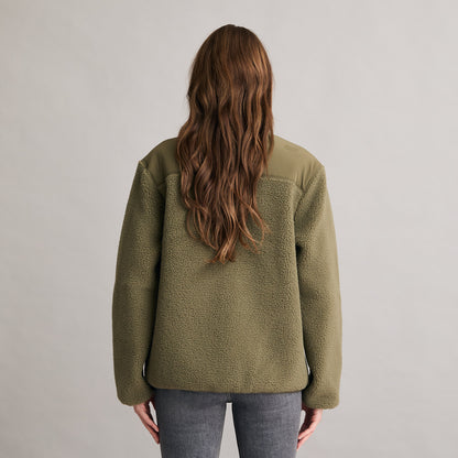Silbersee Core Fleece - Green am Damen Model hinten getragen