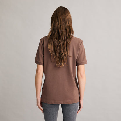 Silbersee Classic Polo - Mocha am Damen Model hinten getragen