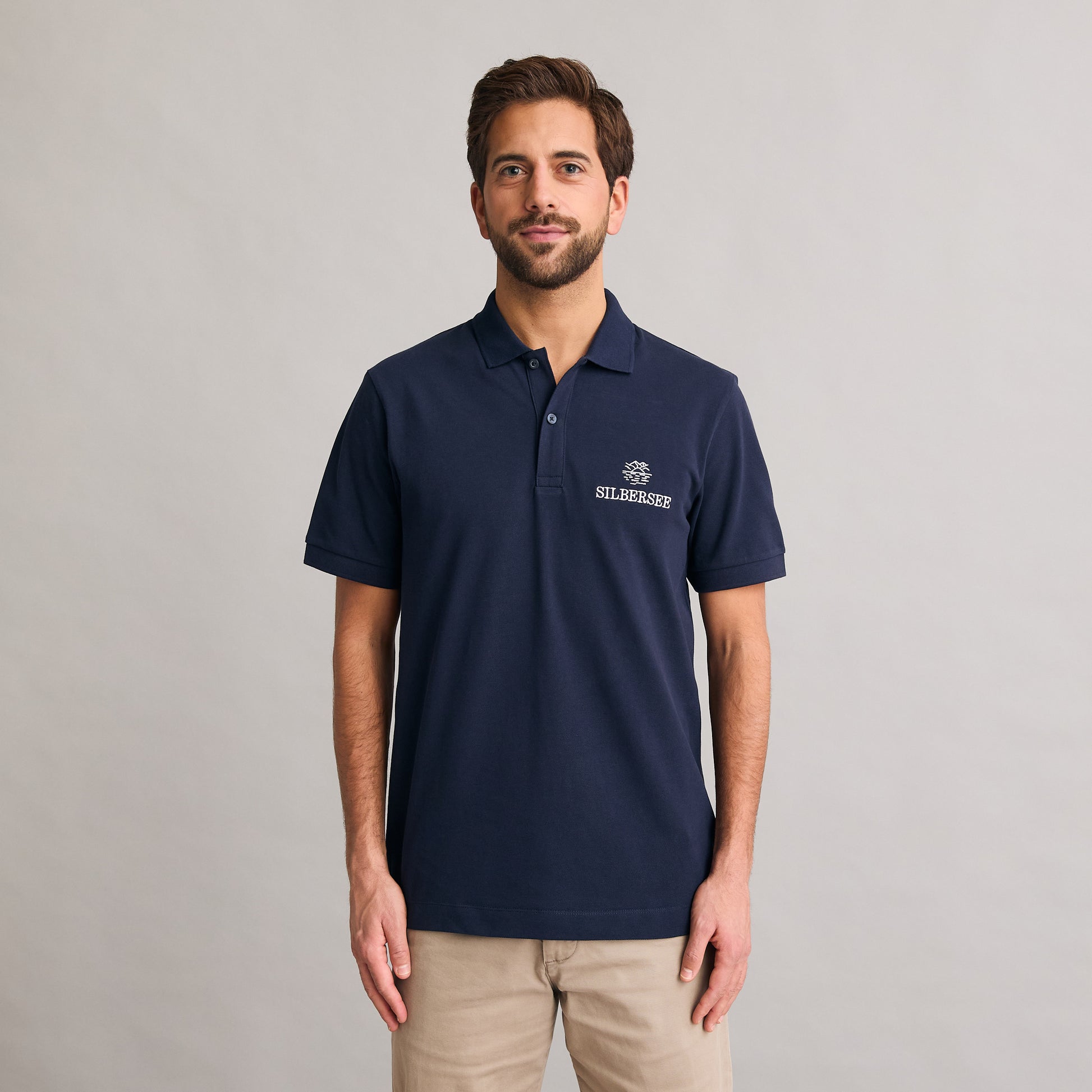 Silbersee Classic Polo - Navy Blue am Herren Model vorne getragen